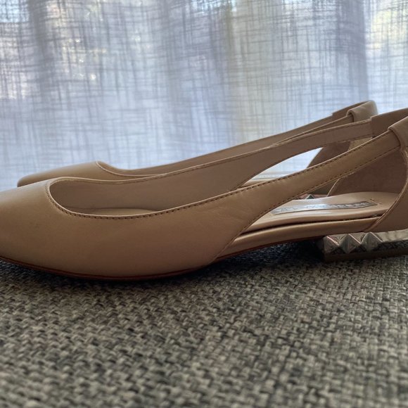 BCBG MAXAZRIA Light Tan Heeled Flat - Picture 2 of 7